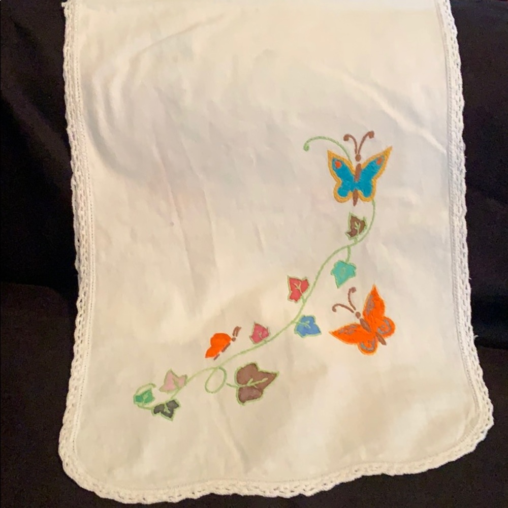 Vintage embroidered & crocheted dresser scarf
